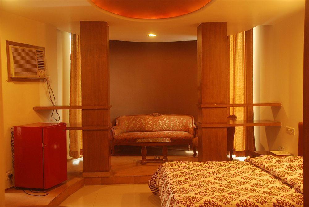 Hotel Bandra Residency Mumbai Room photo